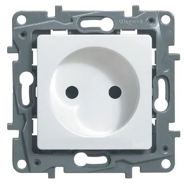 Etika - Розетка 2P 10/16A со шторками (белый)